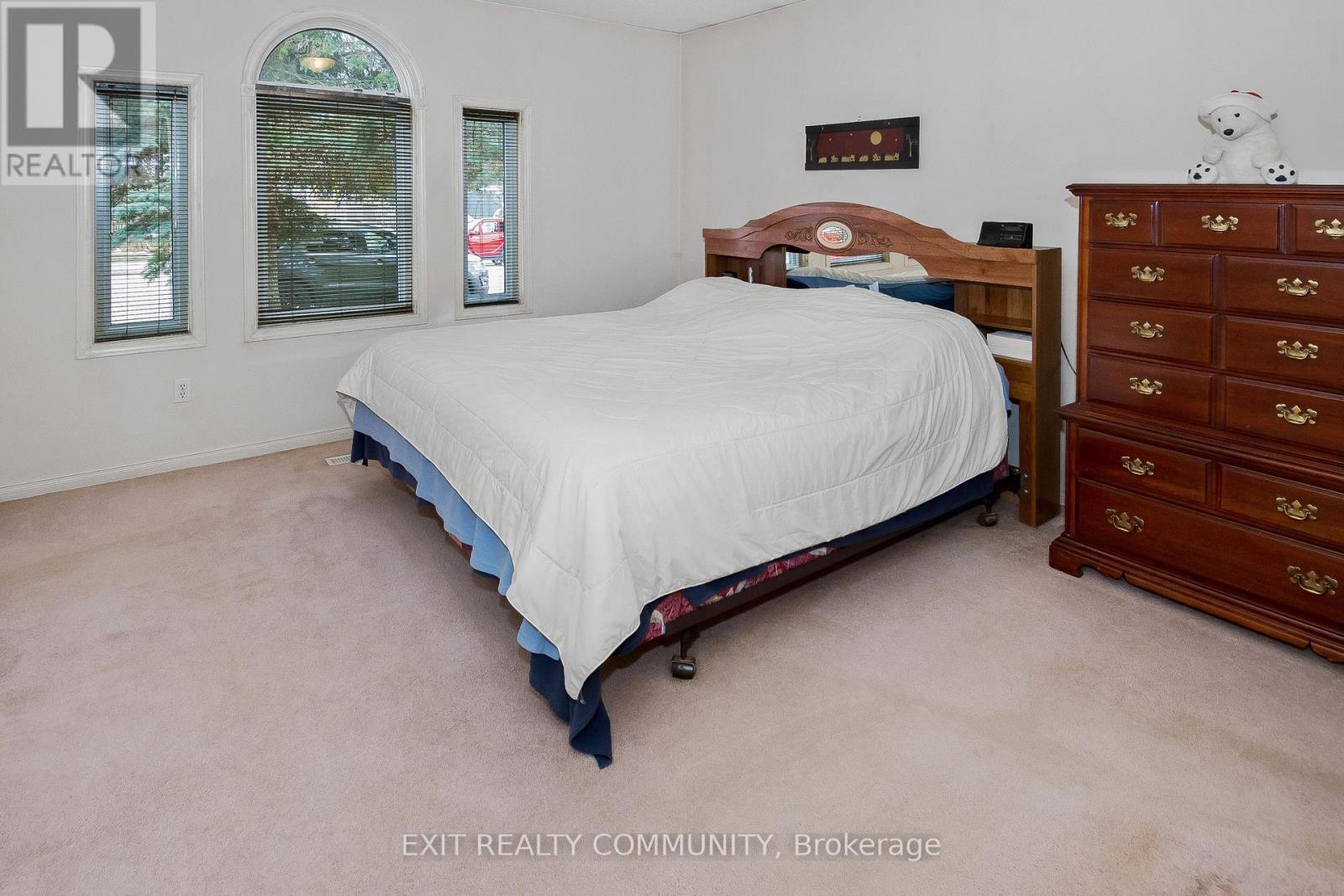 Photo 10 of 33 for 6308 William Street