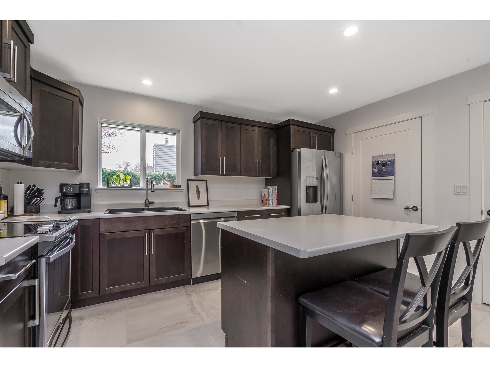 19212 Fairway Drive, Surrey, British Columbia  V3S 5M8 - Photo 3 - R2986285