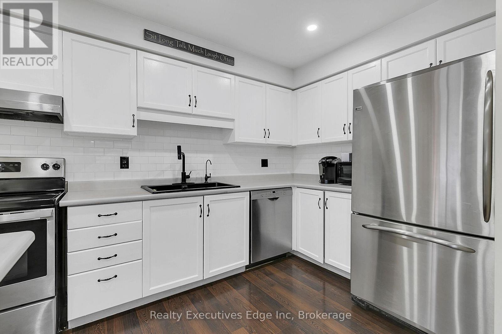 39 Mcmeeken Drive, Cambridge, Ontario  N3C 4E4 - Photo 11 - X12077115
