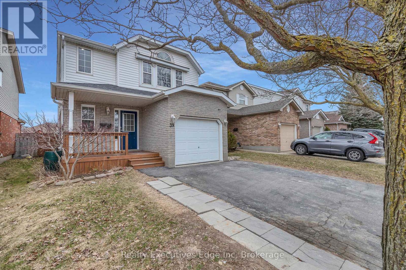 39 Mcmeeken Drive, Cambridge, Ontario  N3C 4E4 - Photo 2 - X12077115