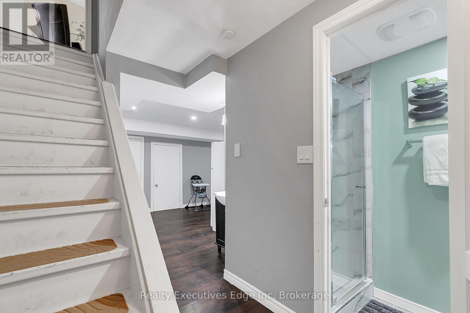 39 Mcmeeken Drive, Cambridge, Ontario  N3C 4E4 - Photo 27 - X12077115