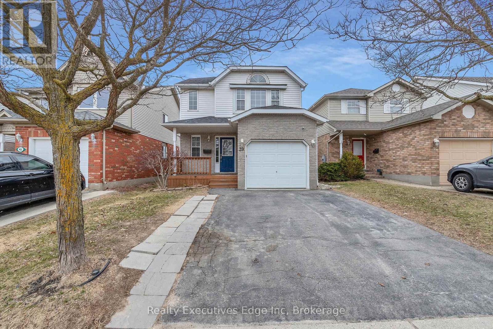 39 Mcmeeken Drive, Cambridge, Ontario  N3C 4E4 - Photo 3 - X12077115