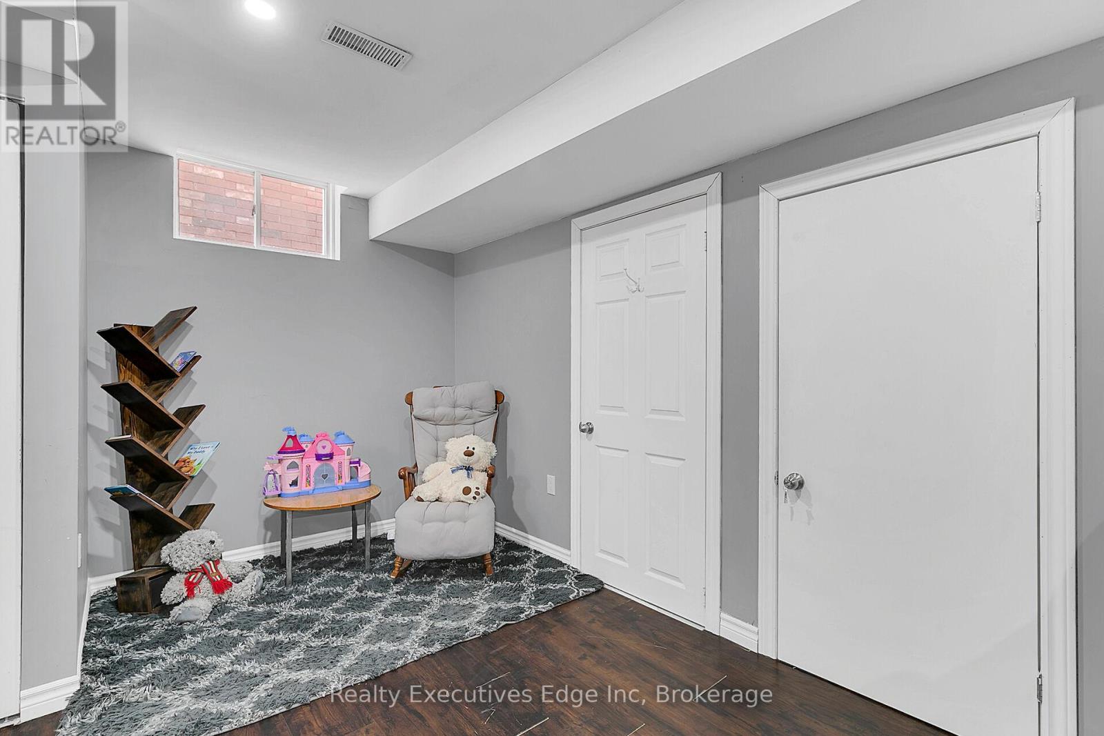 39 Mcmeeken Drive, Cambridge, Ontario  N3C 4E4 - Photo 31 - X12077115