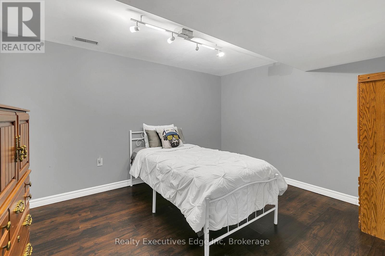 39 Mcmeeken Drive, Cambridge, Ontario  N3C 4E4 - Photo 32 - X12077115