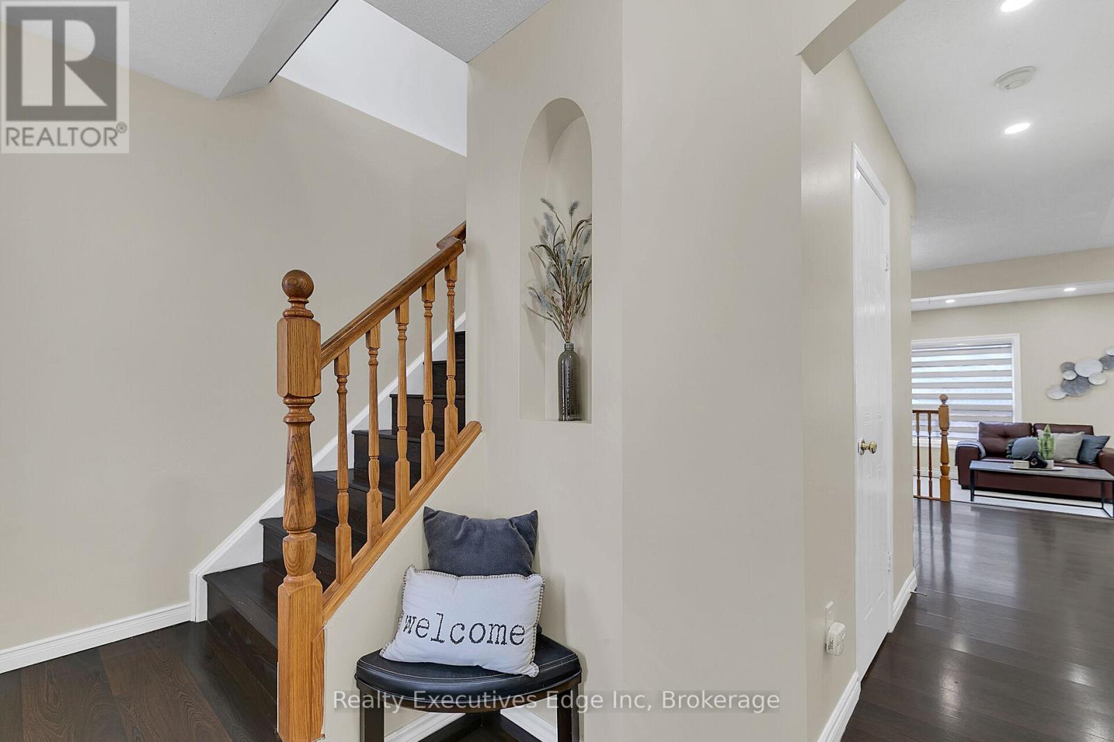 39 Mcmeeken Drive, Cambridge, Ontario  N3C 4E4 - Photo 6 - X12077115