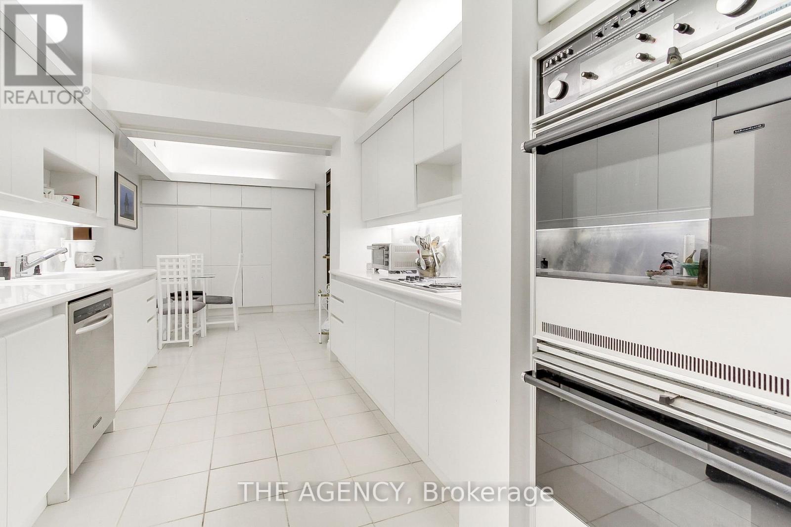 201 - 342 Spadina Road W, Toronto, Ontario  M5P 2V4 - Photo 26 - C12077014