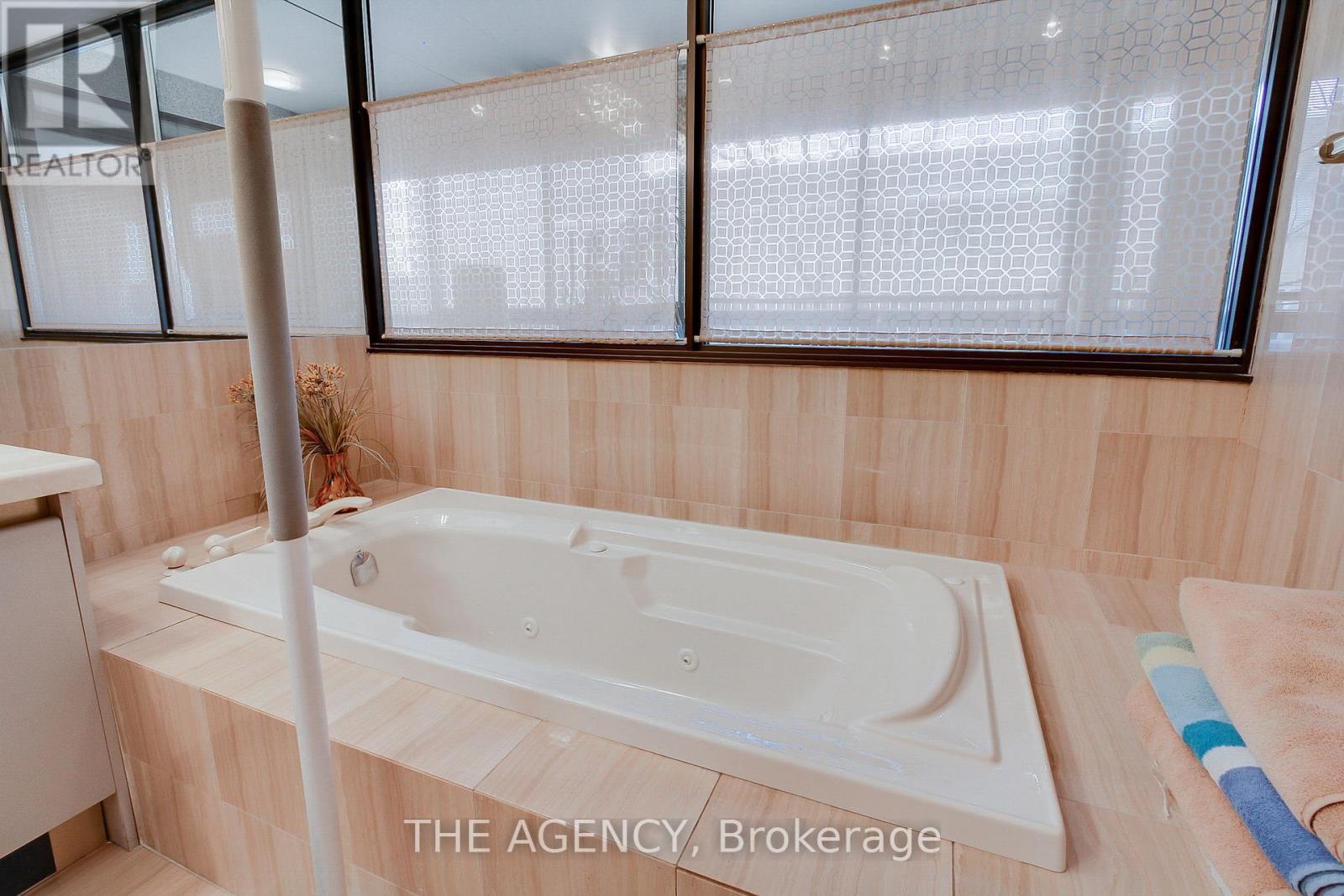 201 - 342 Spadina Road W, Toronto, Ontario  M5P 2V4 - Photo 38 - C12077014