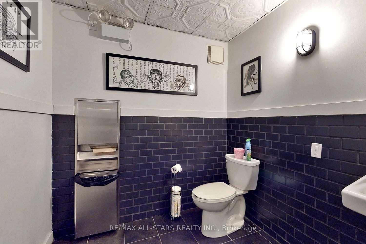 200 - 1269 Dundas Street W, Toronto, Ontario  M6J 1X8 - Photo 9 - C12077062