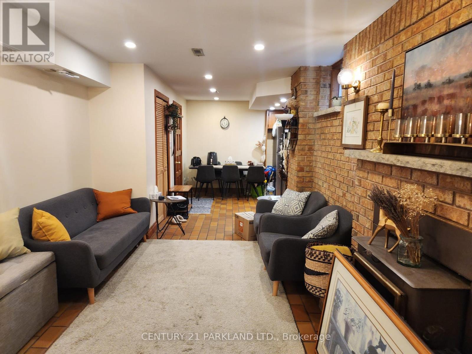 Bsmt Apt 1 - 45 Kersey Crescent, Richmond Hill, Ontario  L4C 5H4 - Photo 3 - N12077100