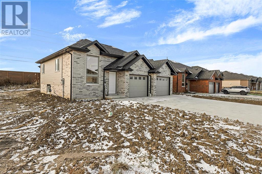 Property at 3193 VIOLA CRESCENT image 3