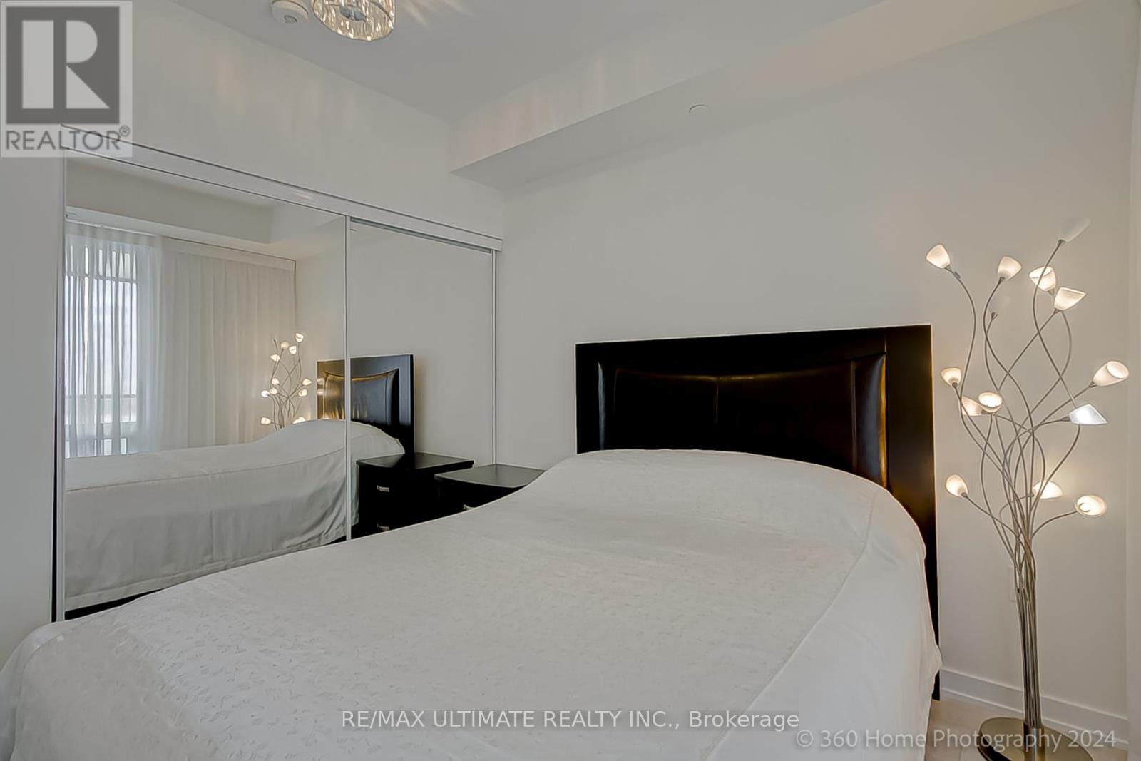 2401 - 28 Freeland Street, Toronto, Ontario  M5E 0E3 - Photo 10 - C12066330