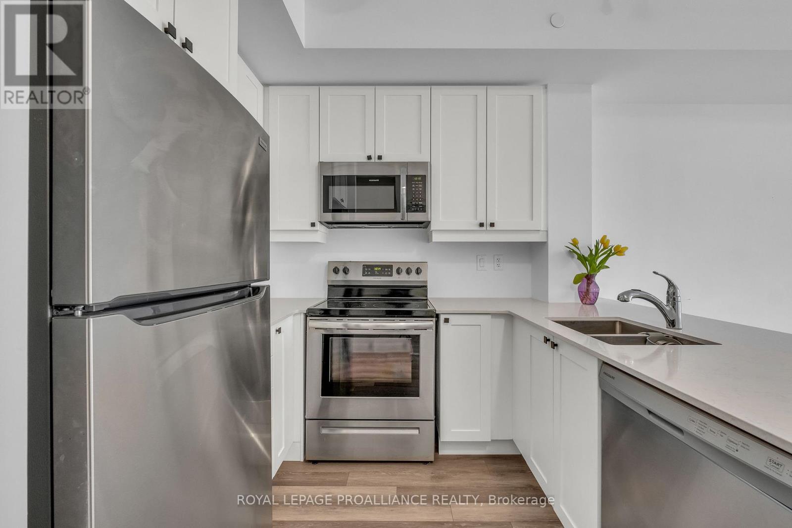 221 - 50 Lakebreeze Drive, Clarington, Ontario  L1B 0V9 - Photo 10 - E12077201