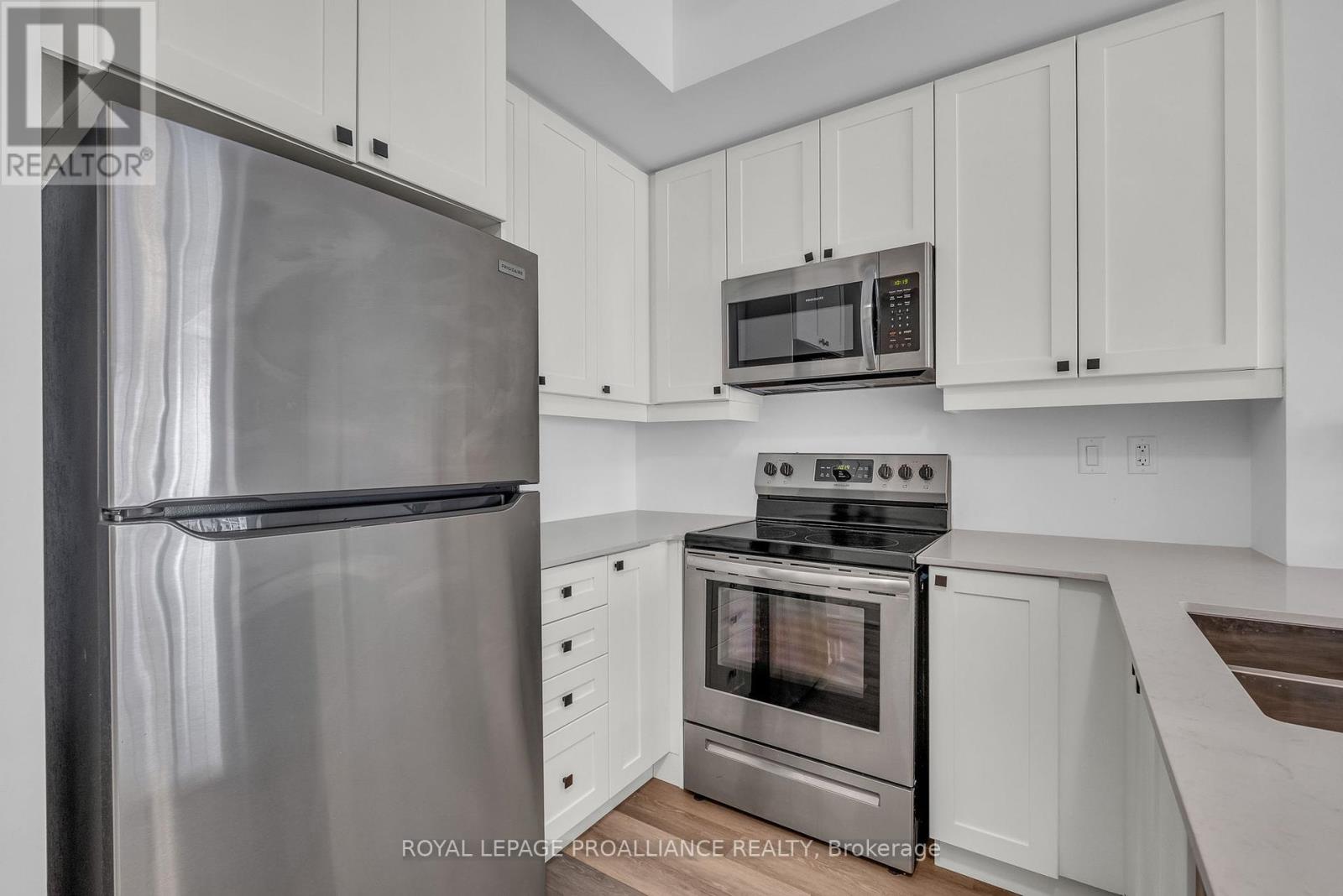 221 - 50 Lakebreeze Drive, Clarington, Ontario  L1B 0V9 - Photo 11 - E12077201