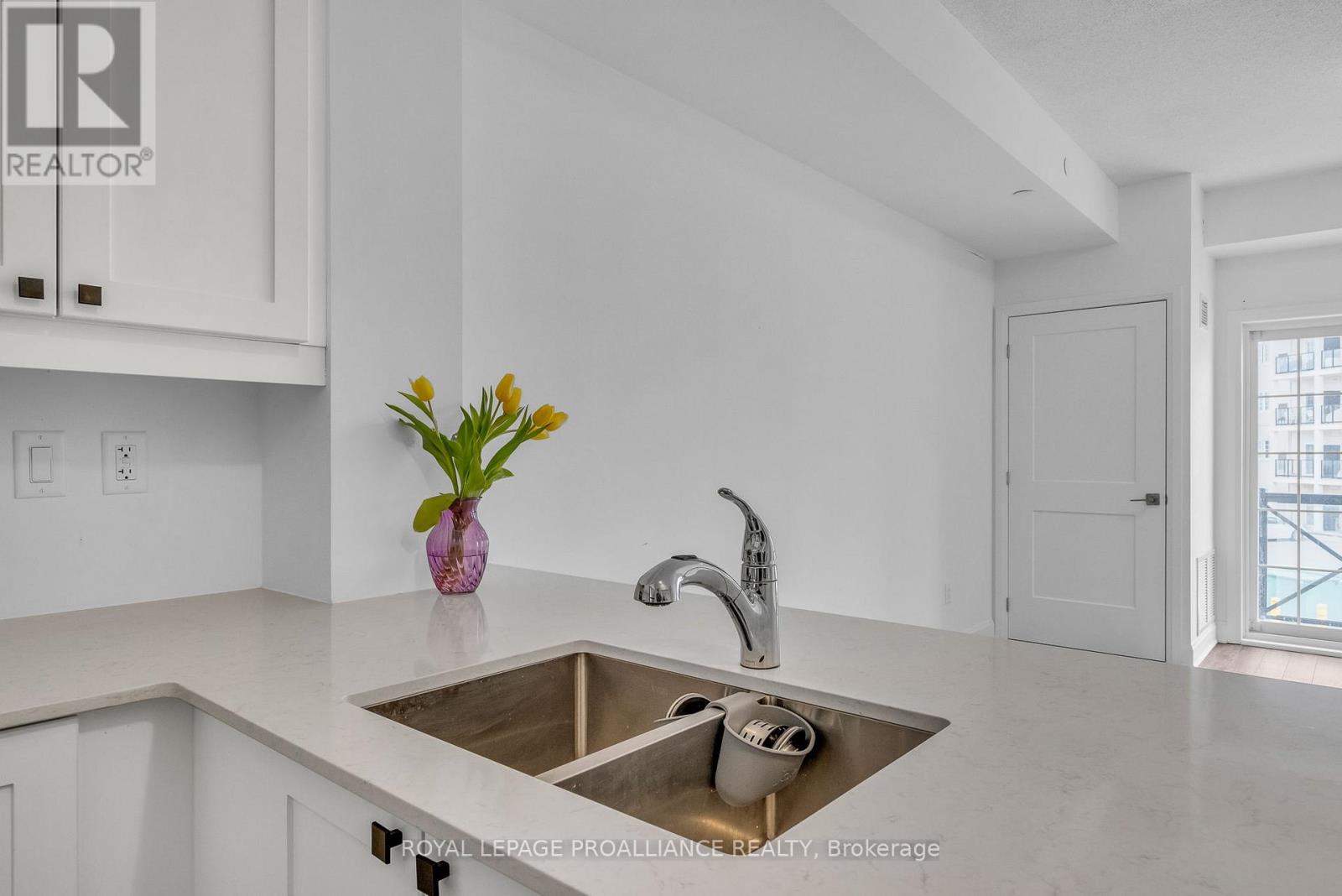 221 - 50 Lakebreeze Drive, Clarington, Ontario  L1B 0V9 - Photo 13 - E12077201