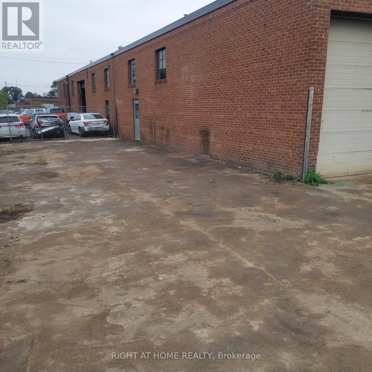 Unit# 2 - 35 Edgar Avenue, Toronto, Ontario  M9M 2J2 - Photo 2 - W12077048