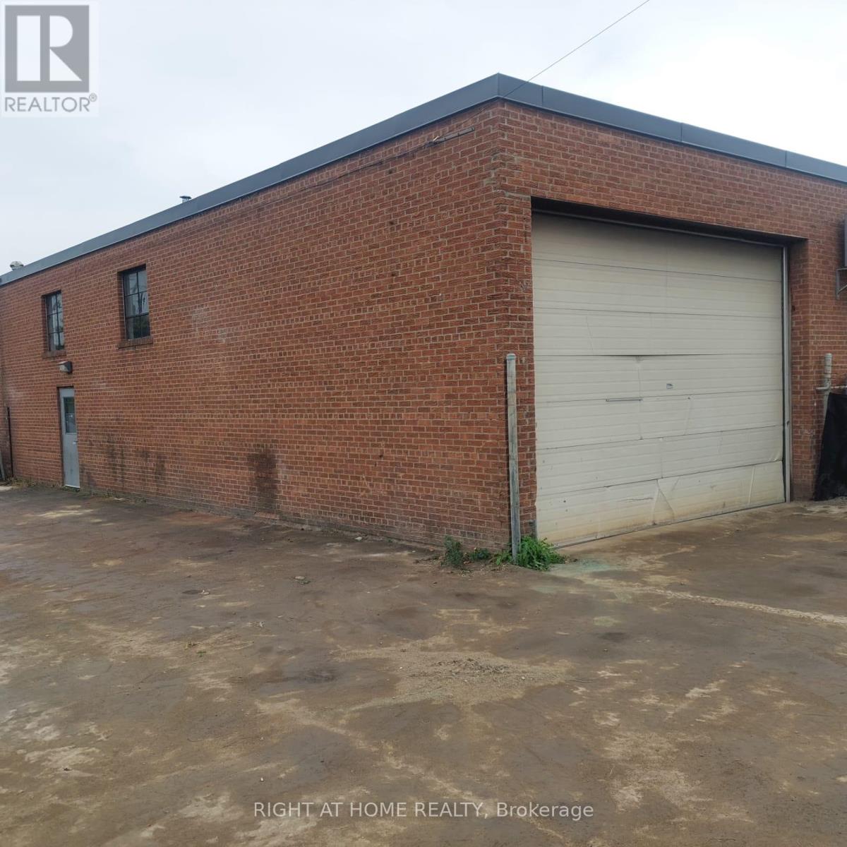 Unit# 2 - 35 Edgar Avenue, Toronto, Ontario  M9M 2J2 - Photo 4 - W12077048