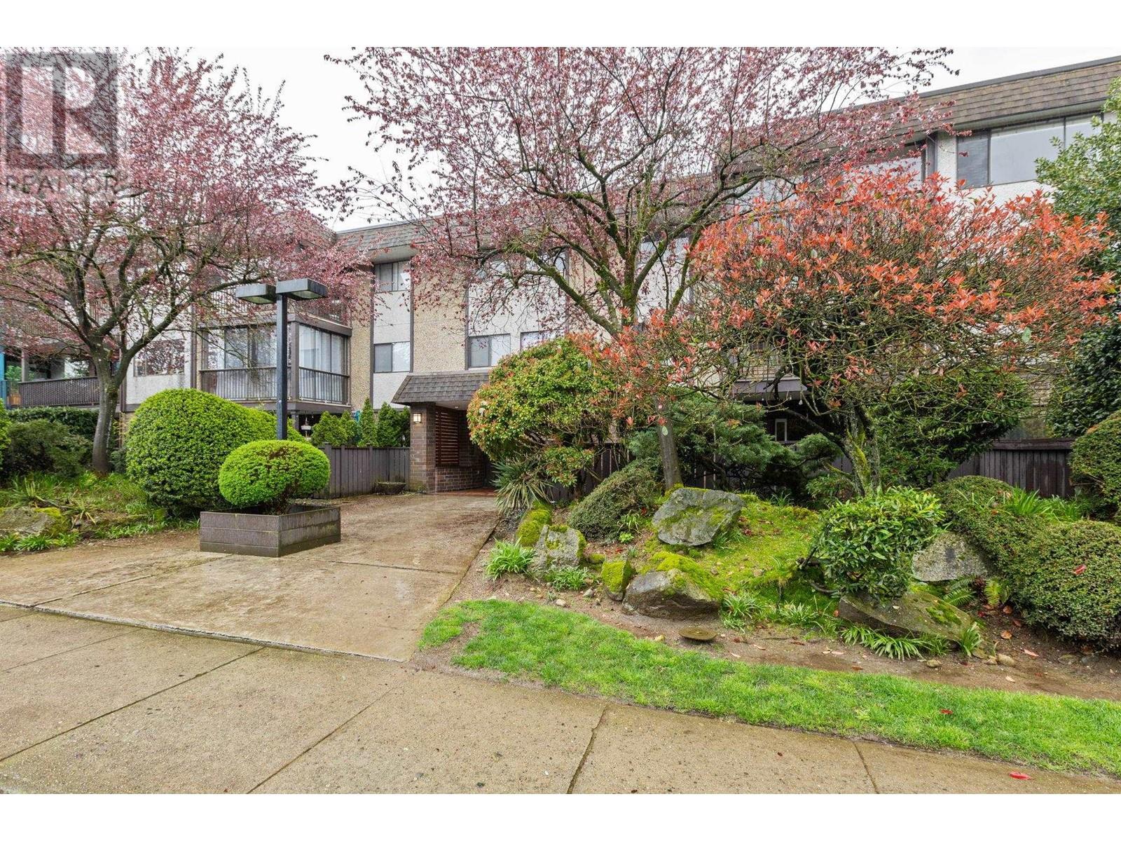306 127 E 4th Street, North Vancouver, British Columbia  V7L 1H7 - Photo 2 - R2989158