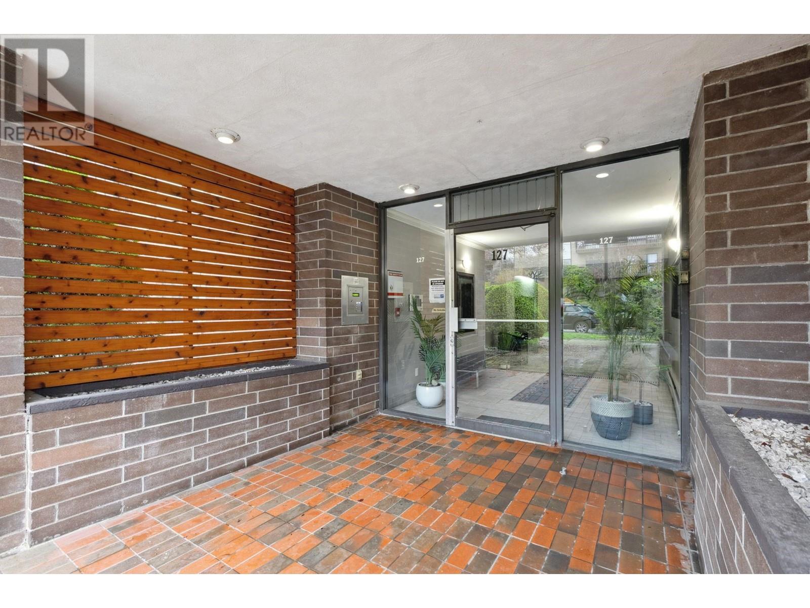 306 127 E 4TH STREET, north vancouver, British Columbia