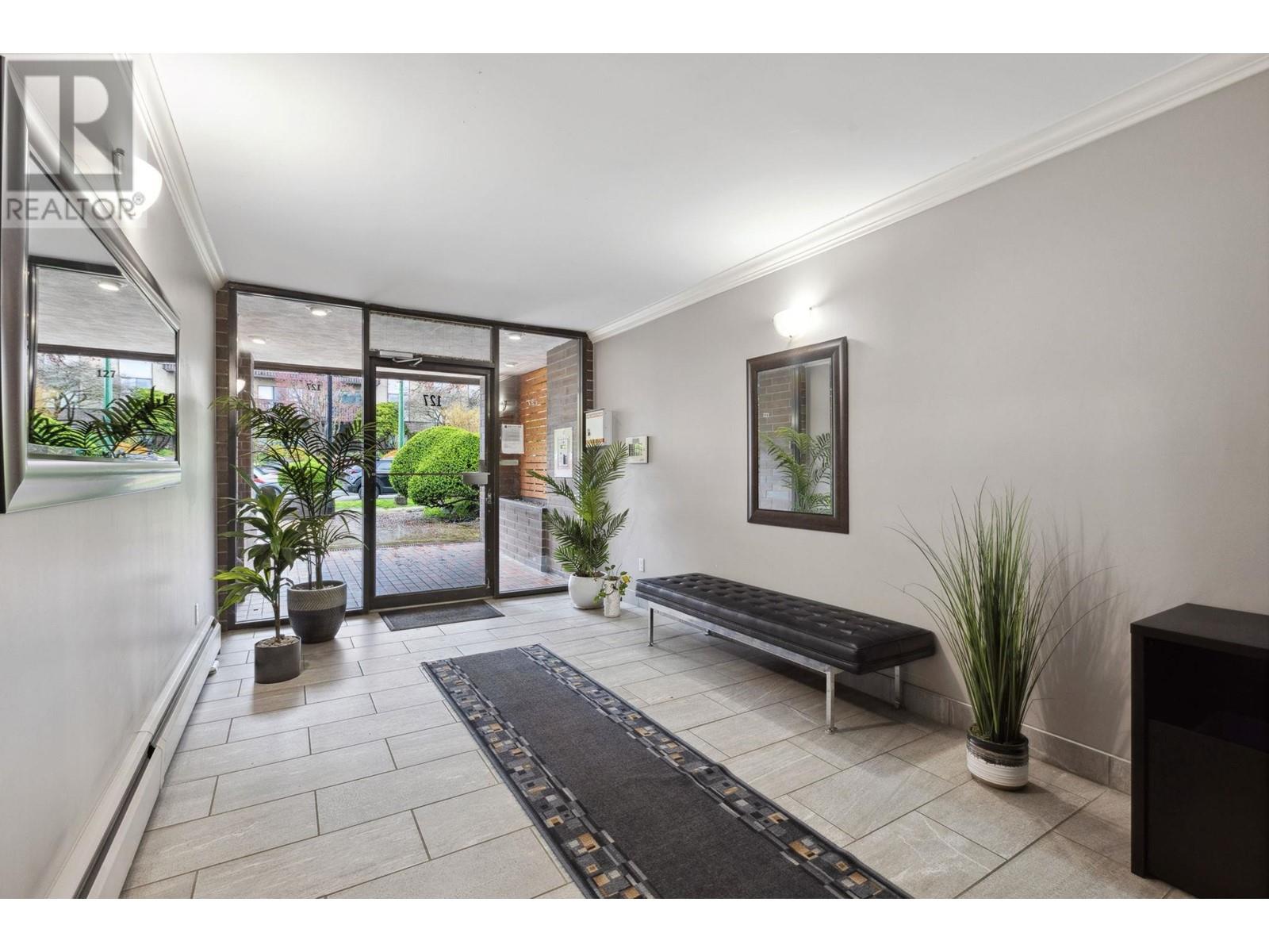306 127 E 4th Street, North Vancouver, British Columbia  V7L 1H7 - Photo 3 - R2989158