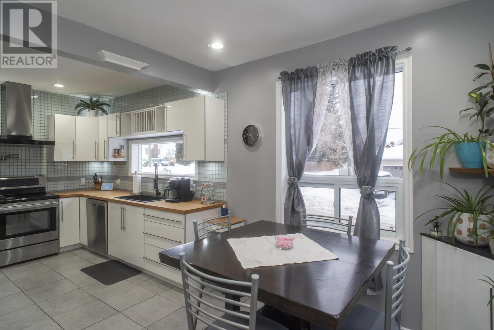 Property at 305 Wolseley ST image 3