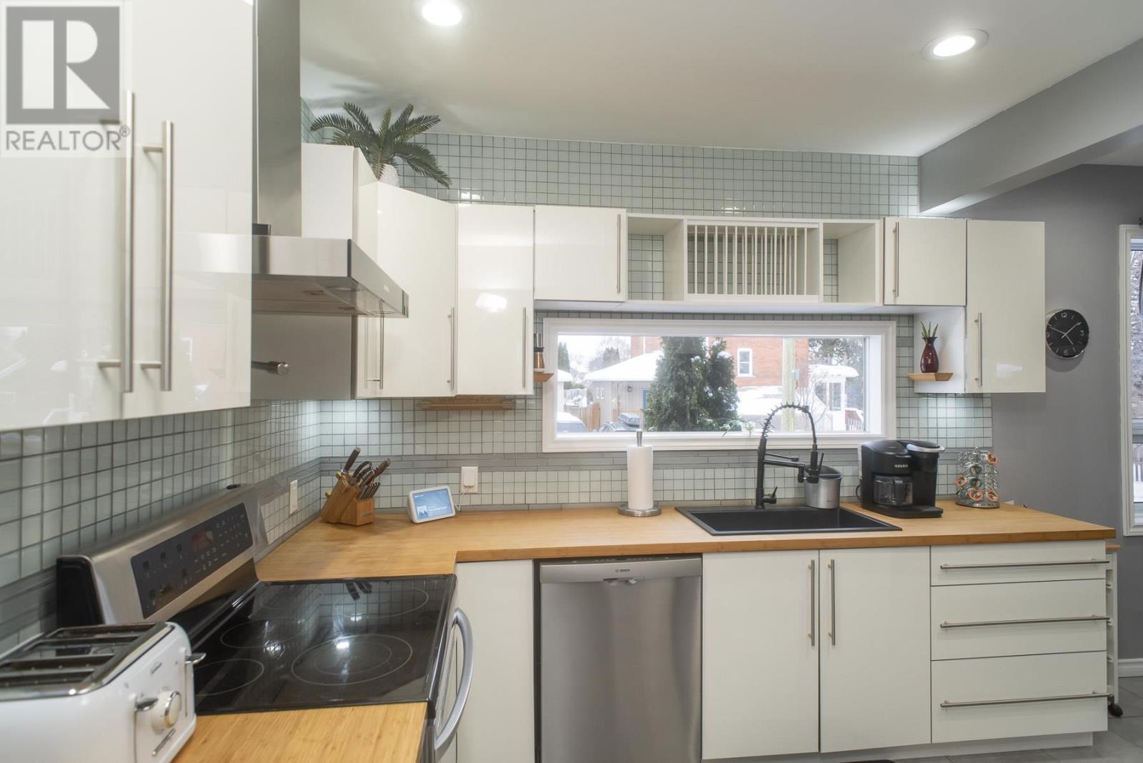 Property at 305 Wolseley ST image 4