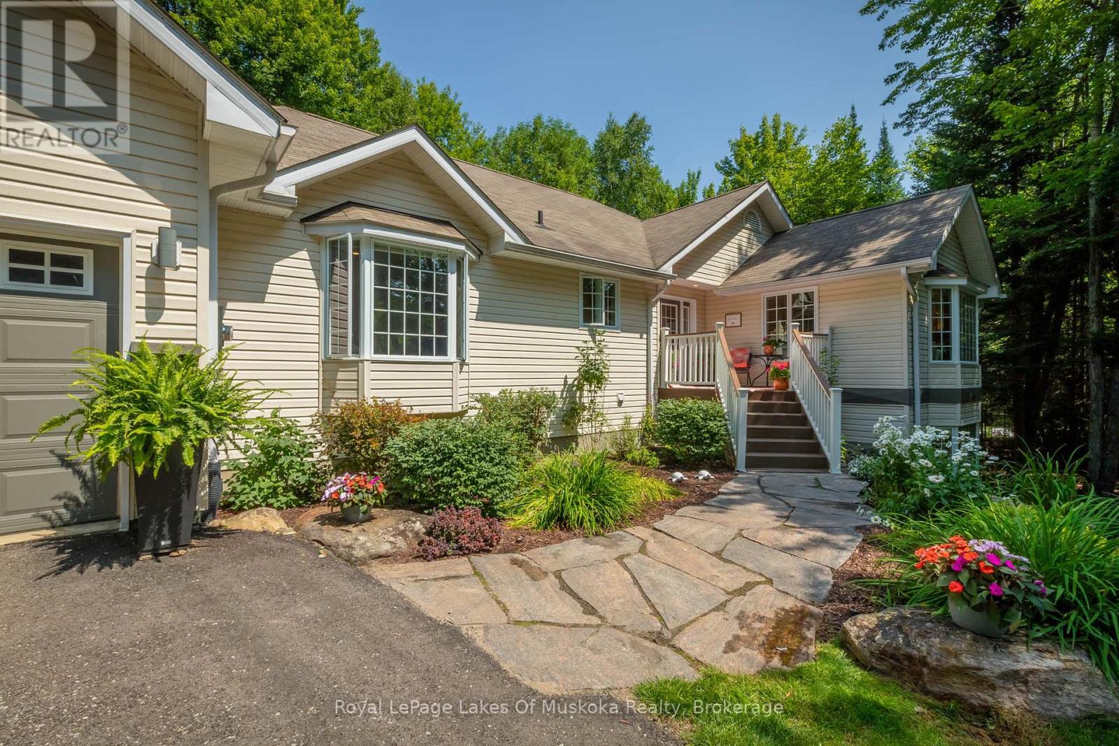 24 Birchwood Drive, Huntsville, Ontario  P1H 0A6 - Photo 2 - X12077165