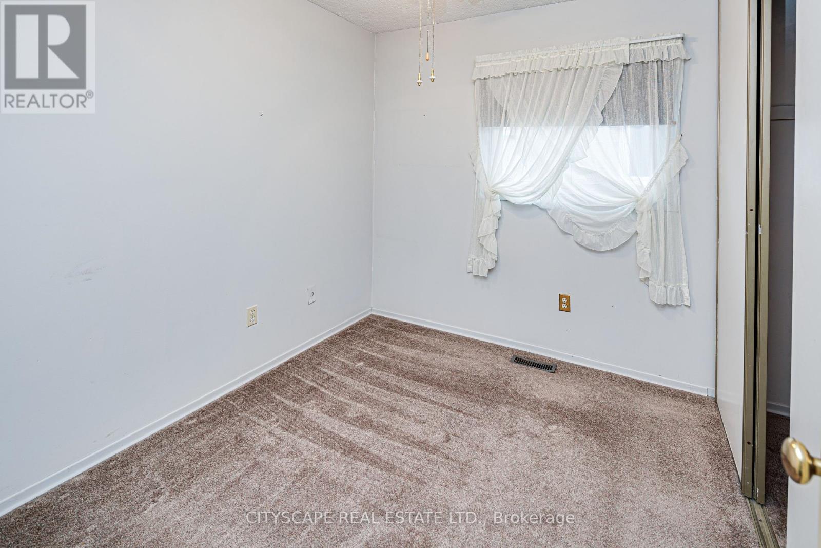 66 Vodden Street W, Brampton, Ontario  L6X 2W7 - Photo 17 - W12076816