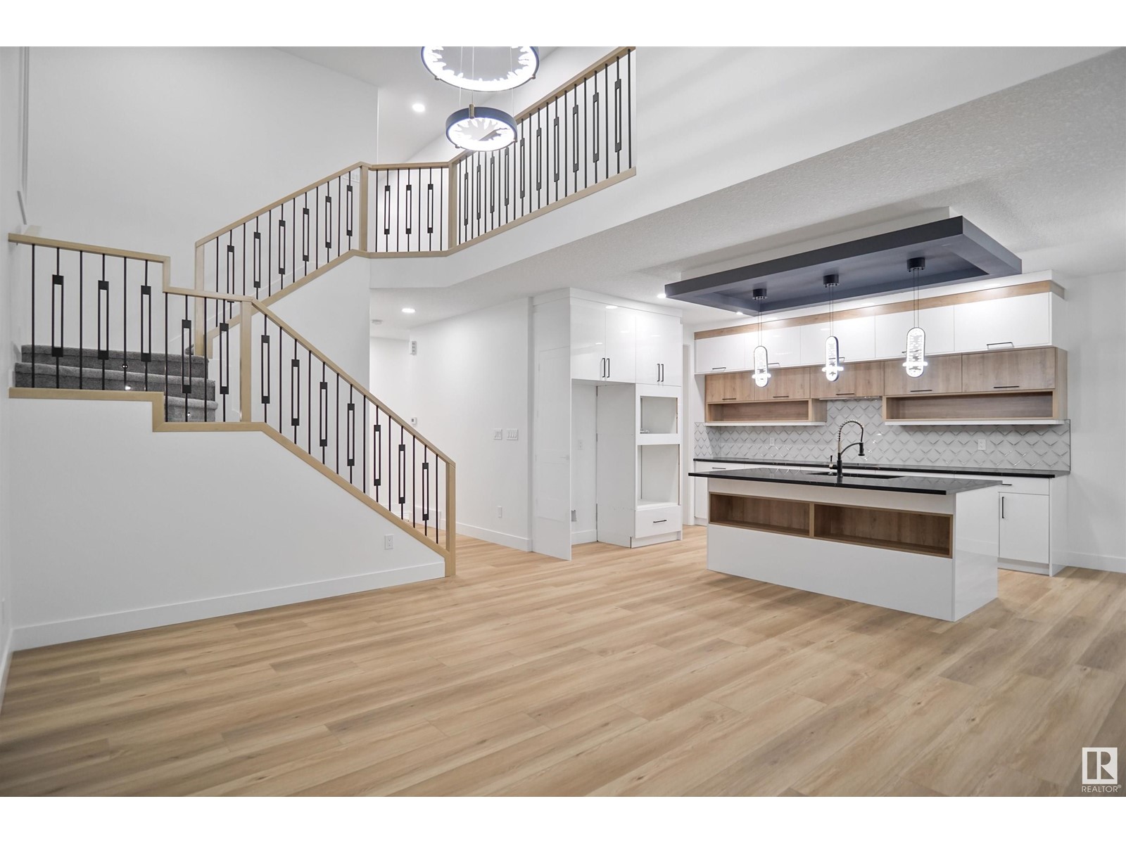 Property at 6811 171 AV NW image 5