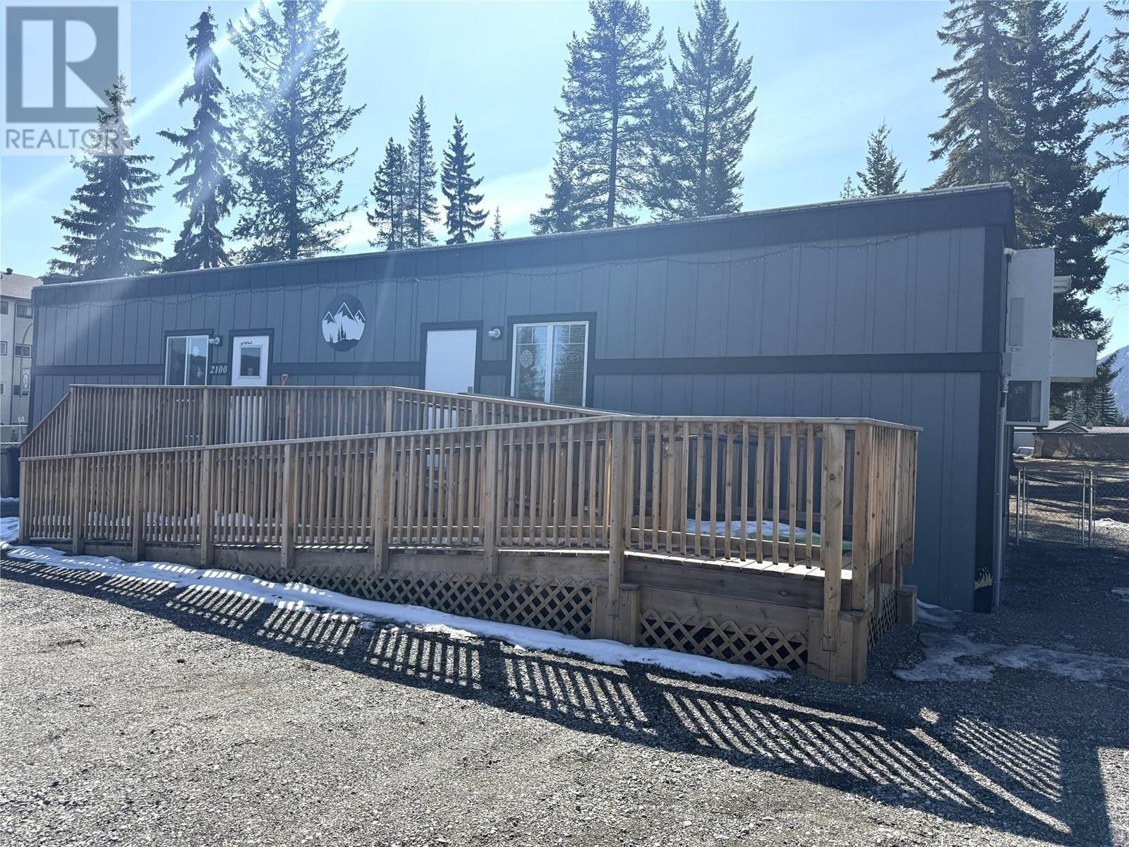 2100 Balmer Drive, Elkford, British Columbia  V0B 1H0 - Photo 2 - 10343063