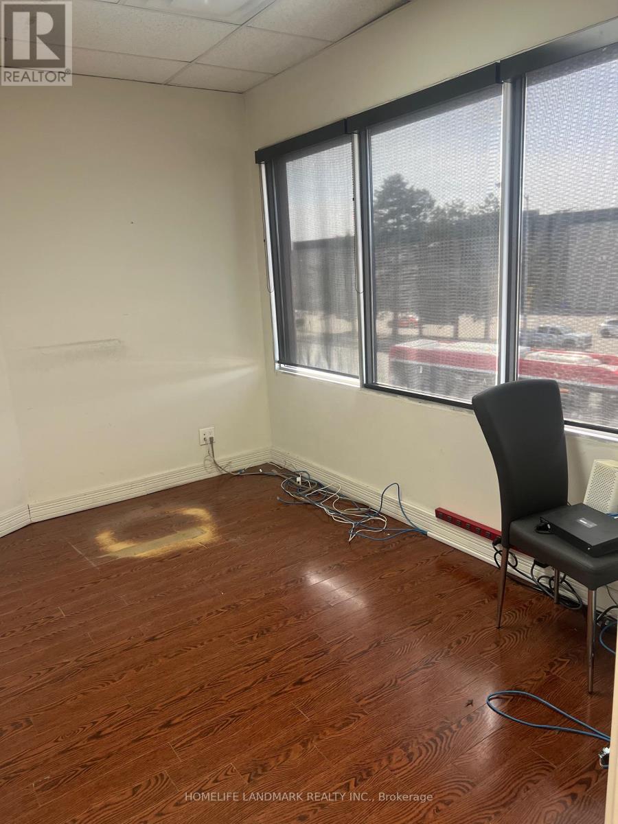 6365 Yonge Street, Toronto, Ontario  M2M 3X8 - Photo 3 - C12077228