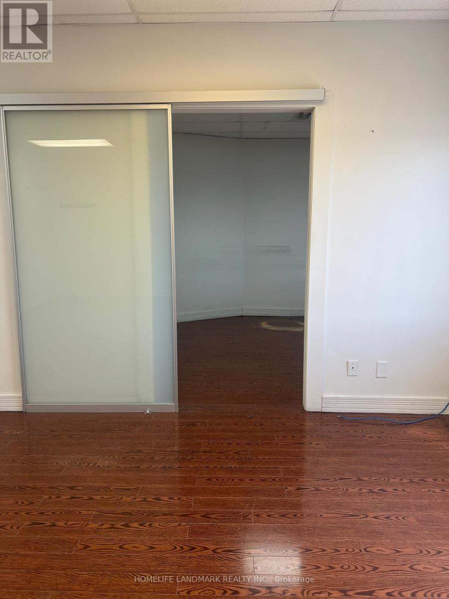 6365 Yonge Street, Toronto, Ontario  M2M 3X8 - Photo 5 - C12077228