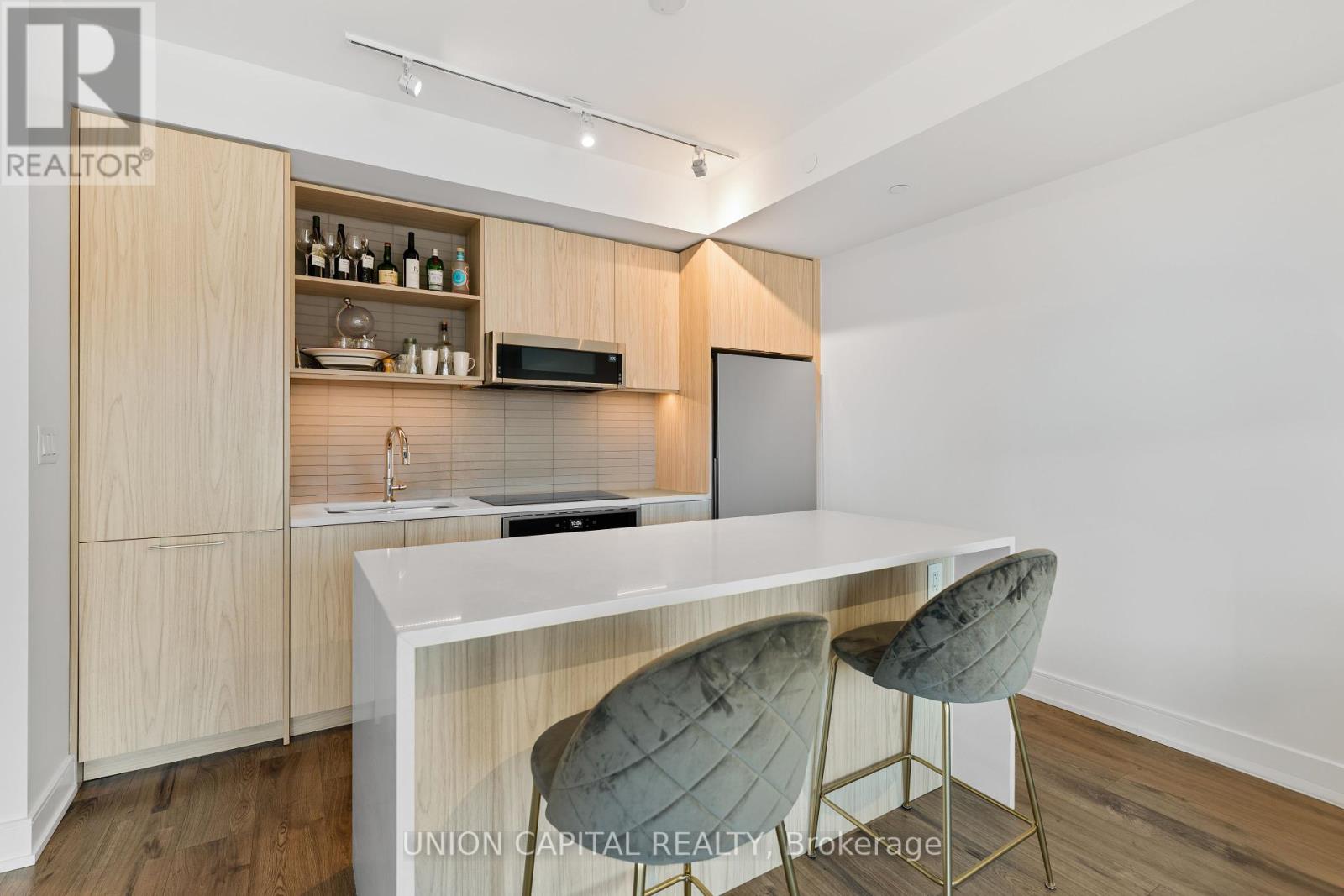 621 - 185 Dunlop Street E, Barrie, Ontario  L4M 0L7 - Photo 4 - S12077278
