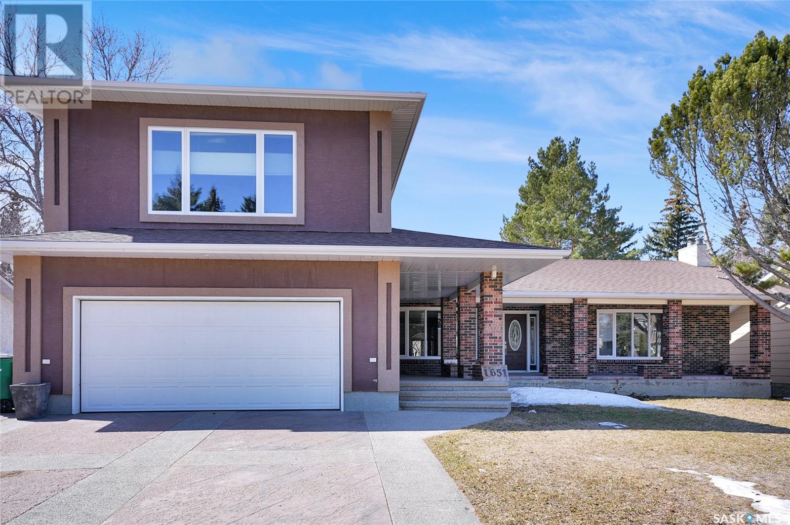 Property at 1651 Marshal CRESCENT image 2