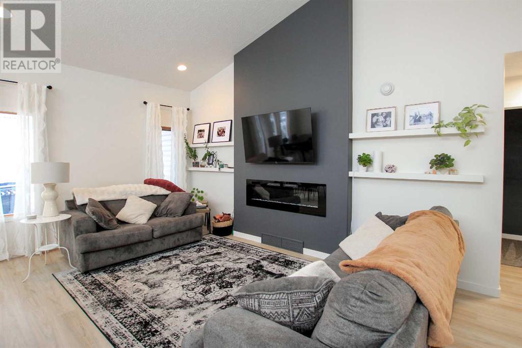 Property at 136 Ahlstrom Close image 4