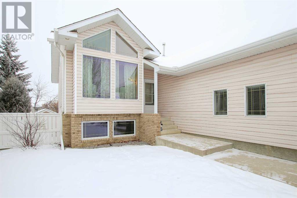 Property at 136 Ahlstrom Close image 2