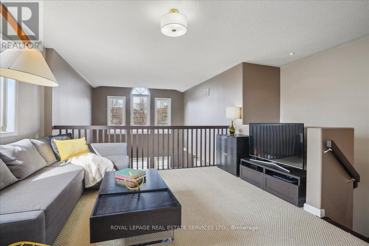 5956 Chercover Court, Burlington, Ontario  L7L 6T2 - Photo 12 - W12077164
