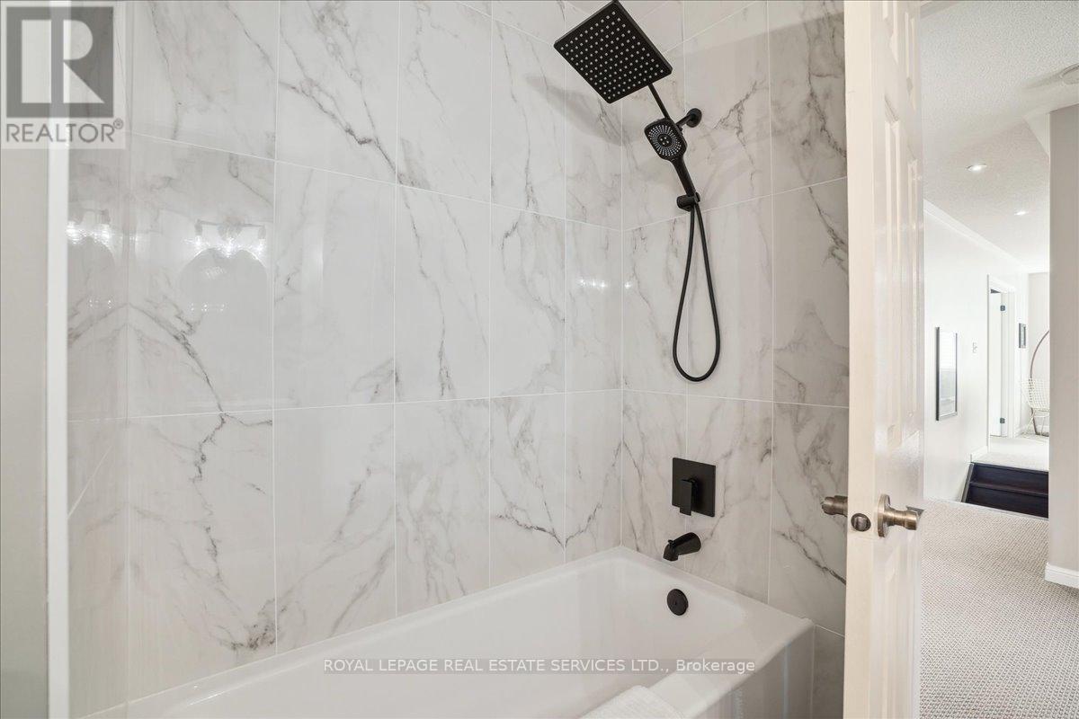 5956 Chercover Court, Burlington, Ontario  L7L 6T2 - Photo 23 - W12077164