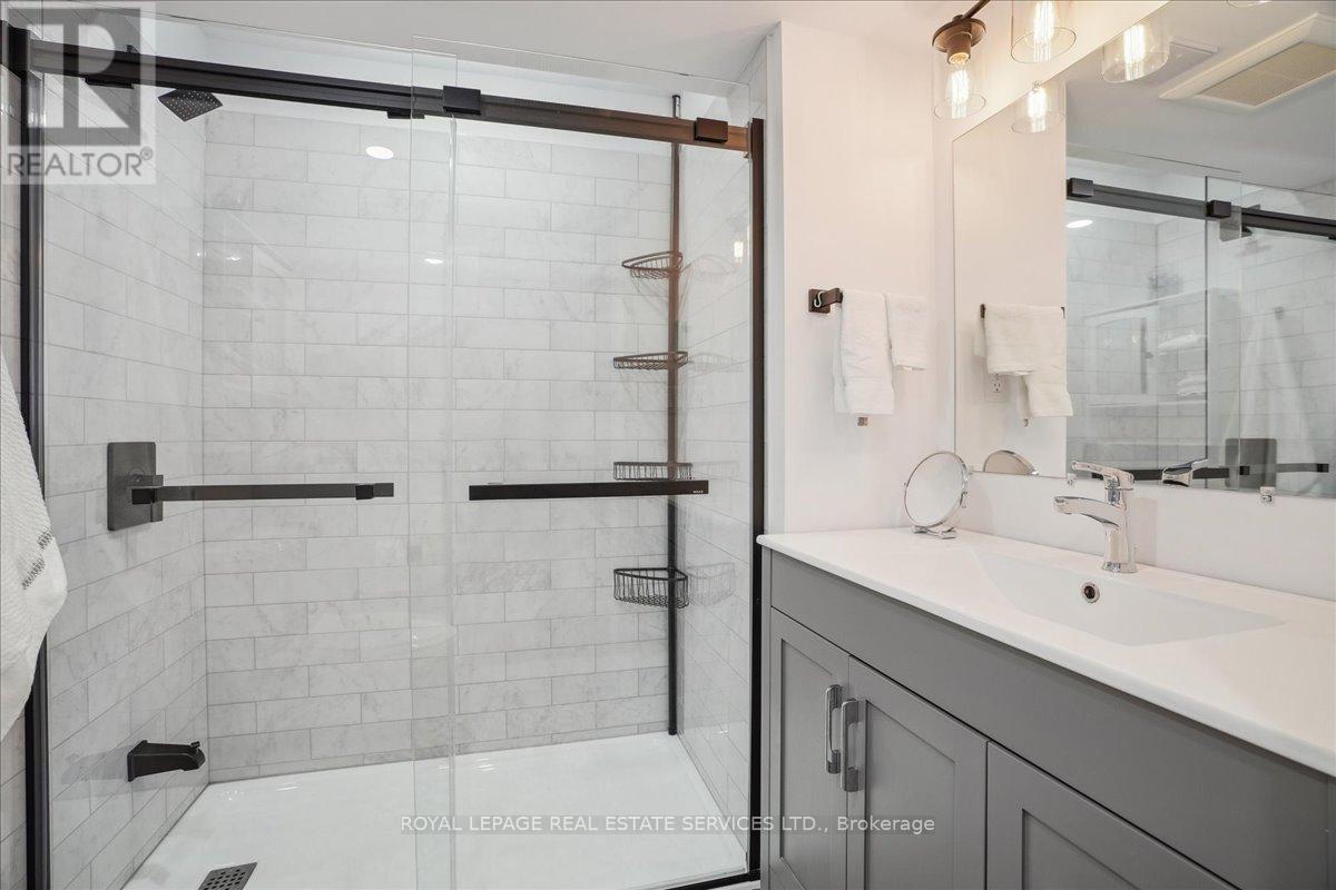 5956 Chercover Court, Burlington, Ontario  L7L 6T2 - Photo 28 - W12077164