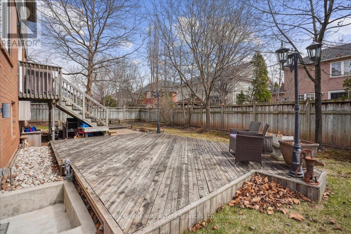 5956 Chercover Court, Burlington, Ontario  L7L 6T2 - Photo 33 - W12077164
