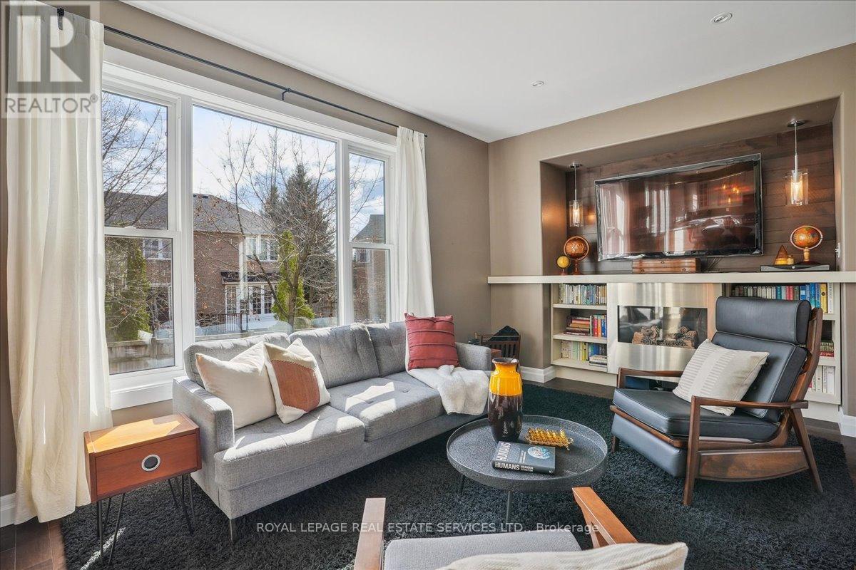 5956 Chercover Court, Burlington, Ontario  L7L 6T2 - Photo 8 - W12077164