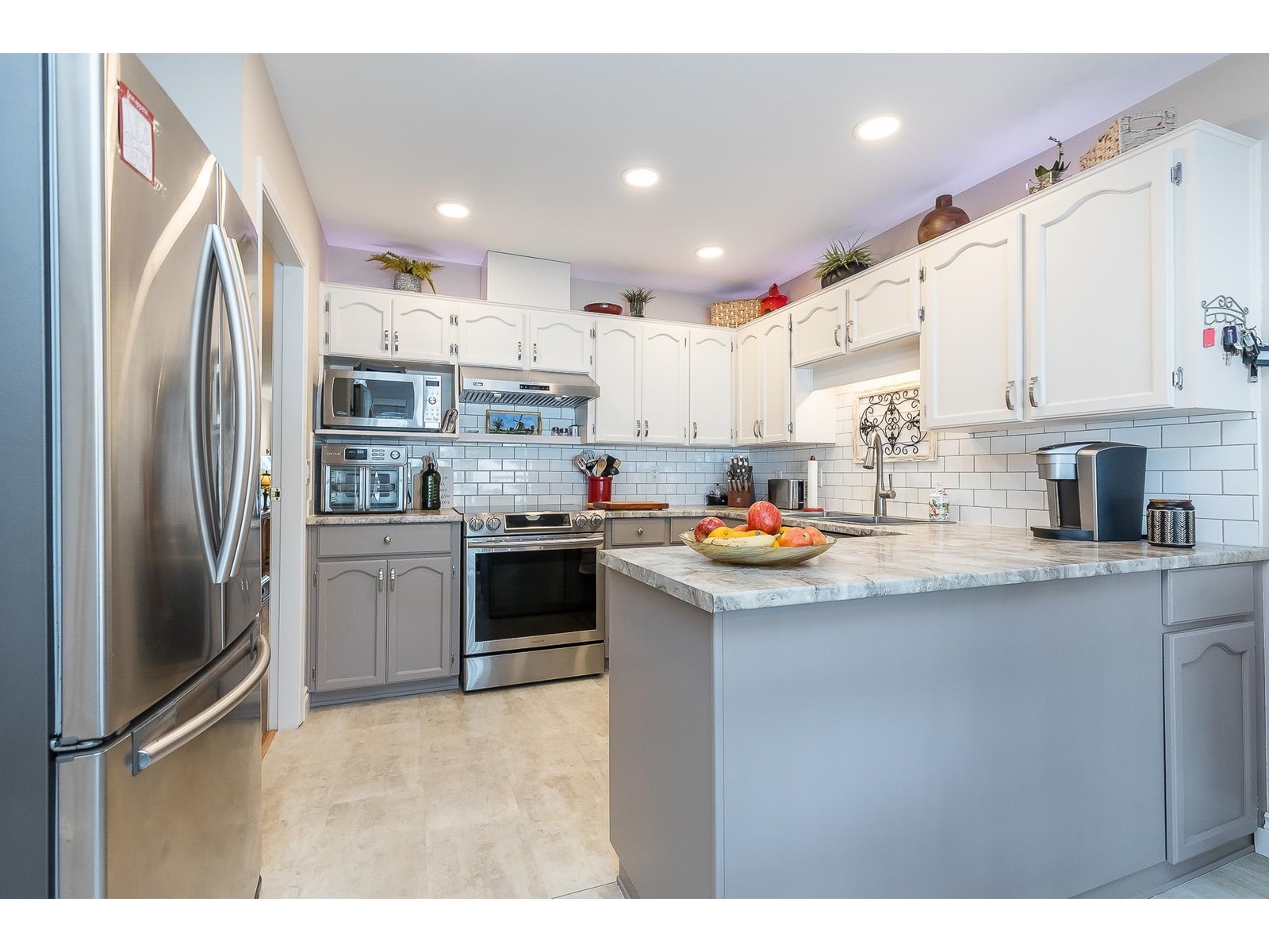 Property at 5 2988 HORN STREET image 3