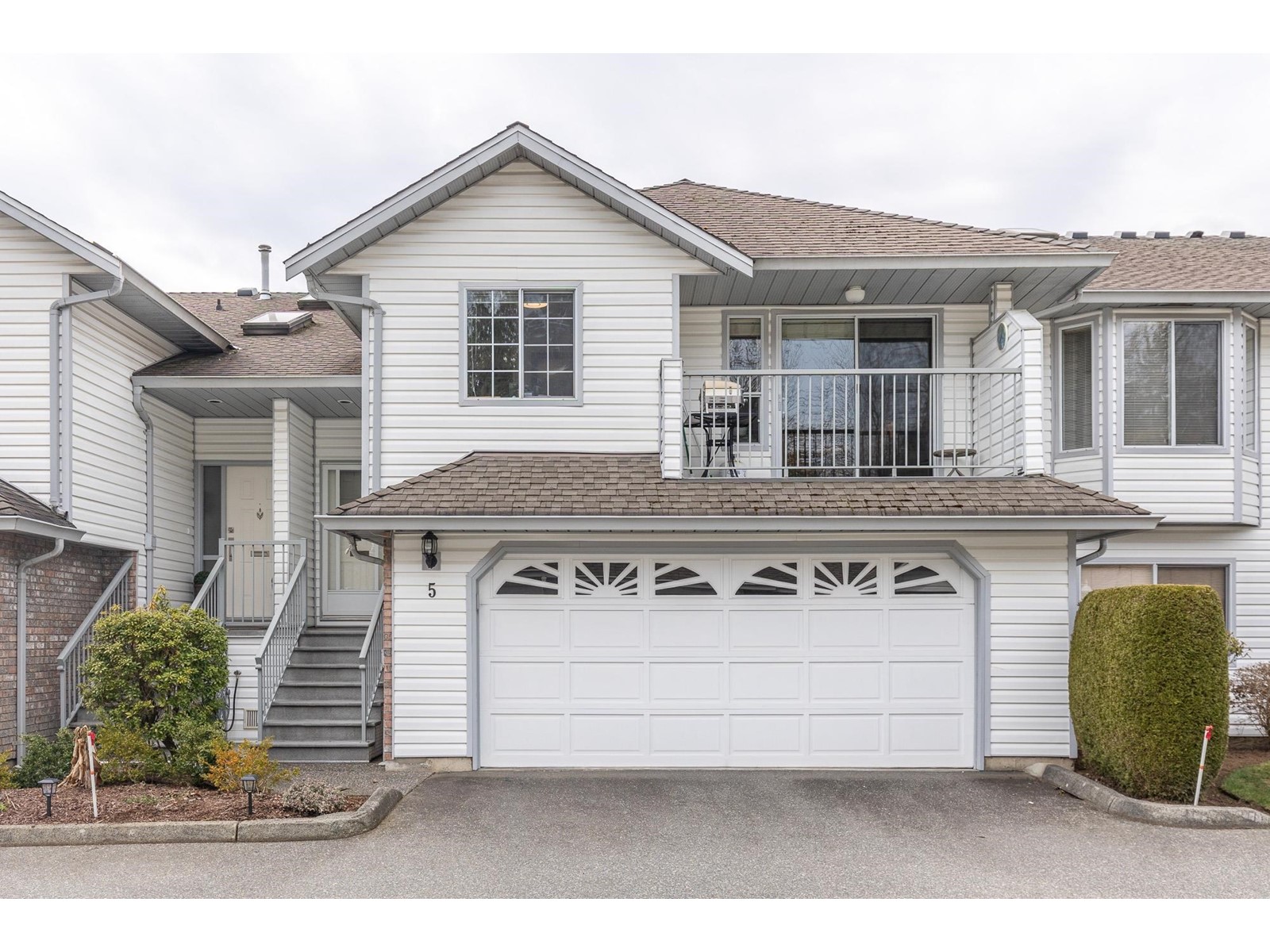 Property at 5 2988 HORN STREET image 1