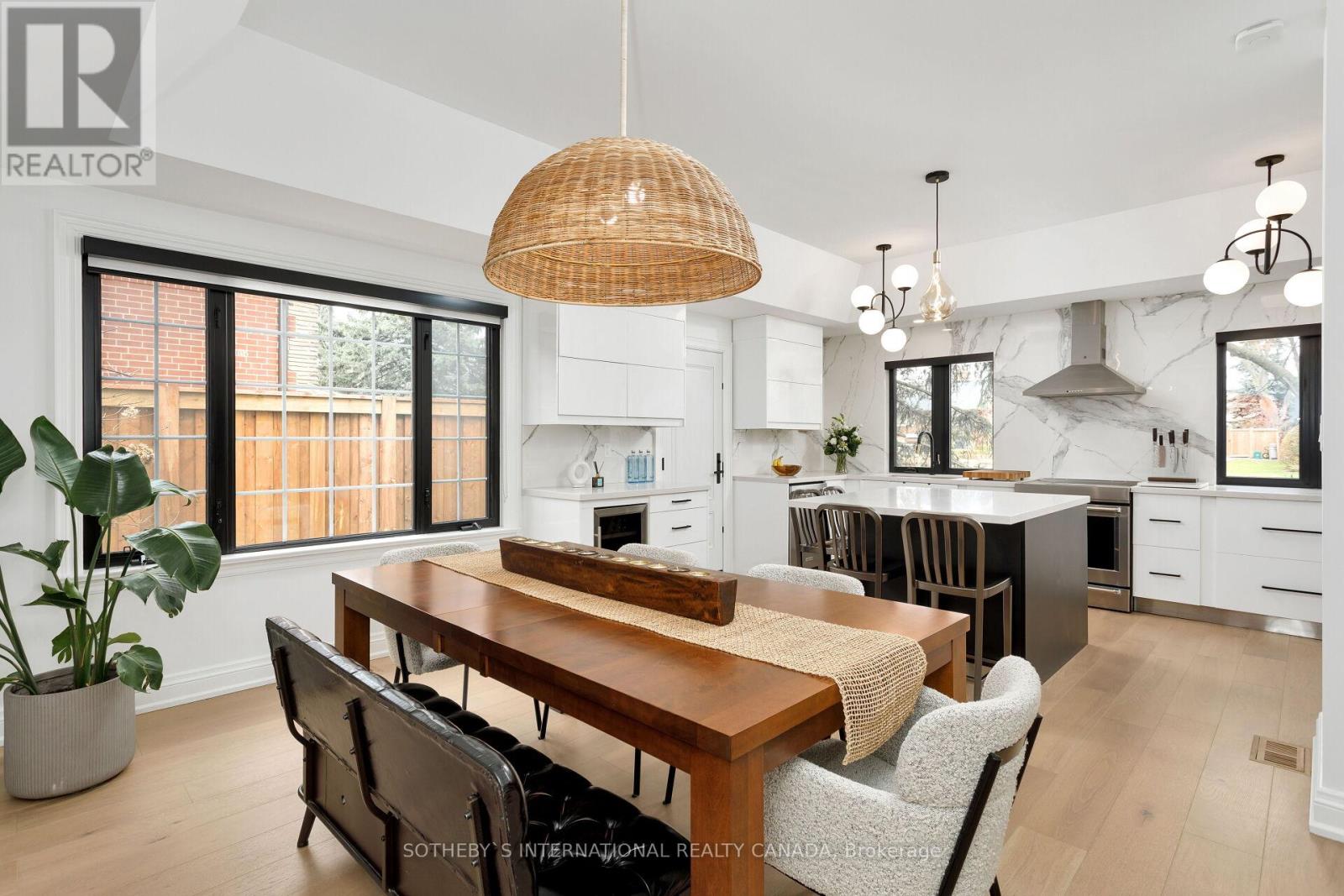 15 Ravensbourne Crescent, Toronto (Princess-Rosethorn), Ontario  M9A 2A7 - Photo 10 - W12077283