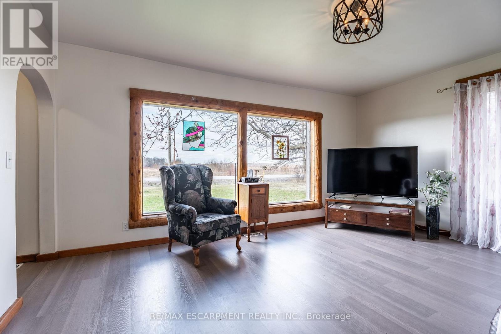 1716 Sunset Drive, Fort Erie, Ontario  L2A 5M4 - Photo 10 - X12076245