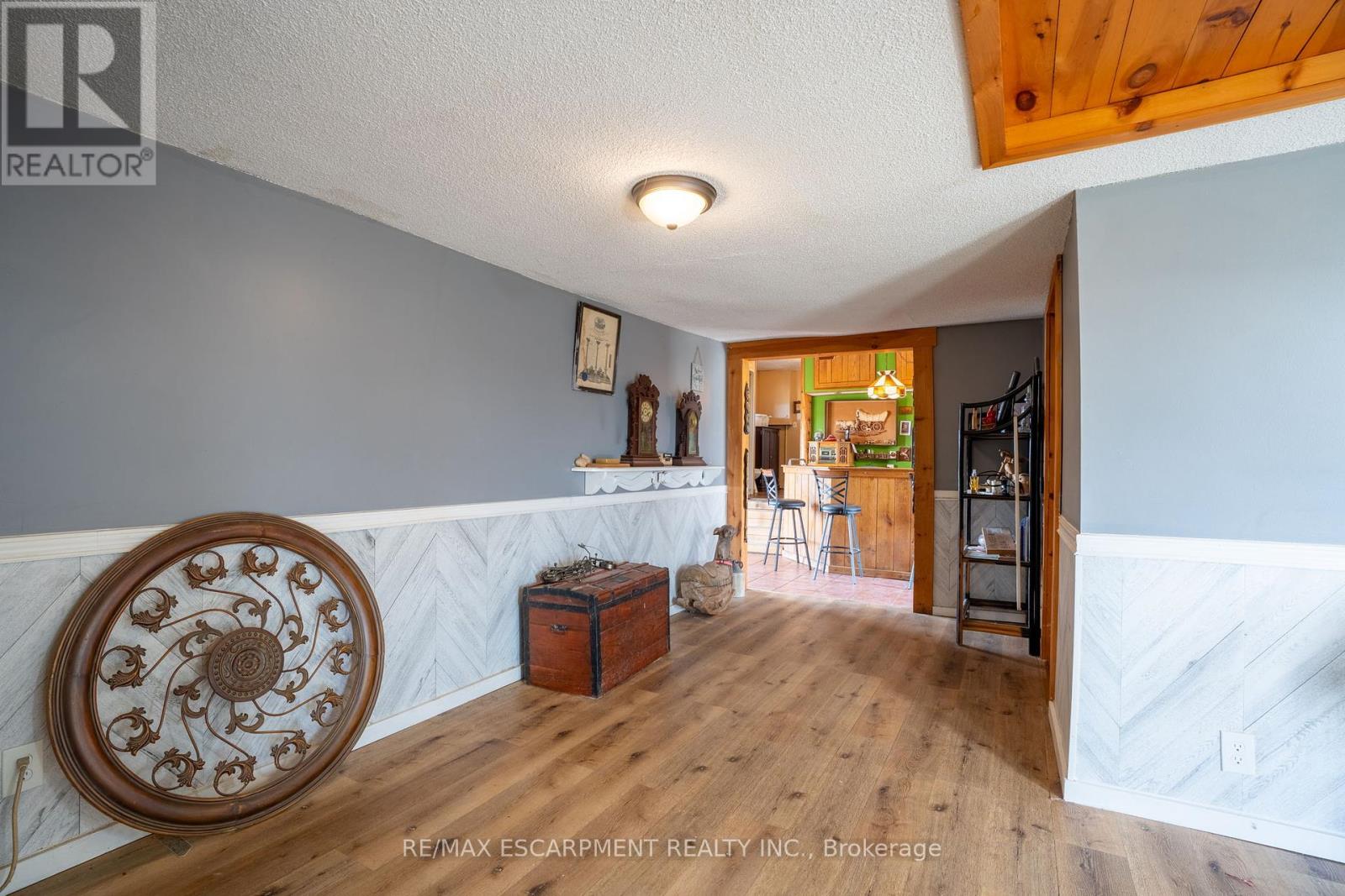 1716 Sunset Drive, Fort Erie, Ontario  L2A 5M4 - Photo 31 - X12076245