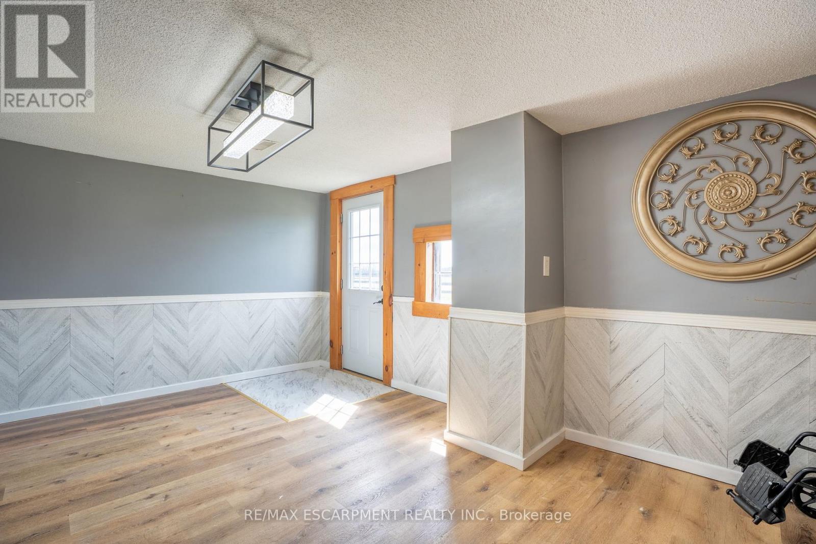 1716 Sunset Drive, Fort Erie, Ontario  L2A 5M4 - Photo 32 - X12076245