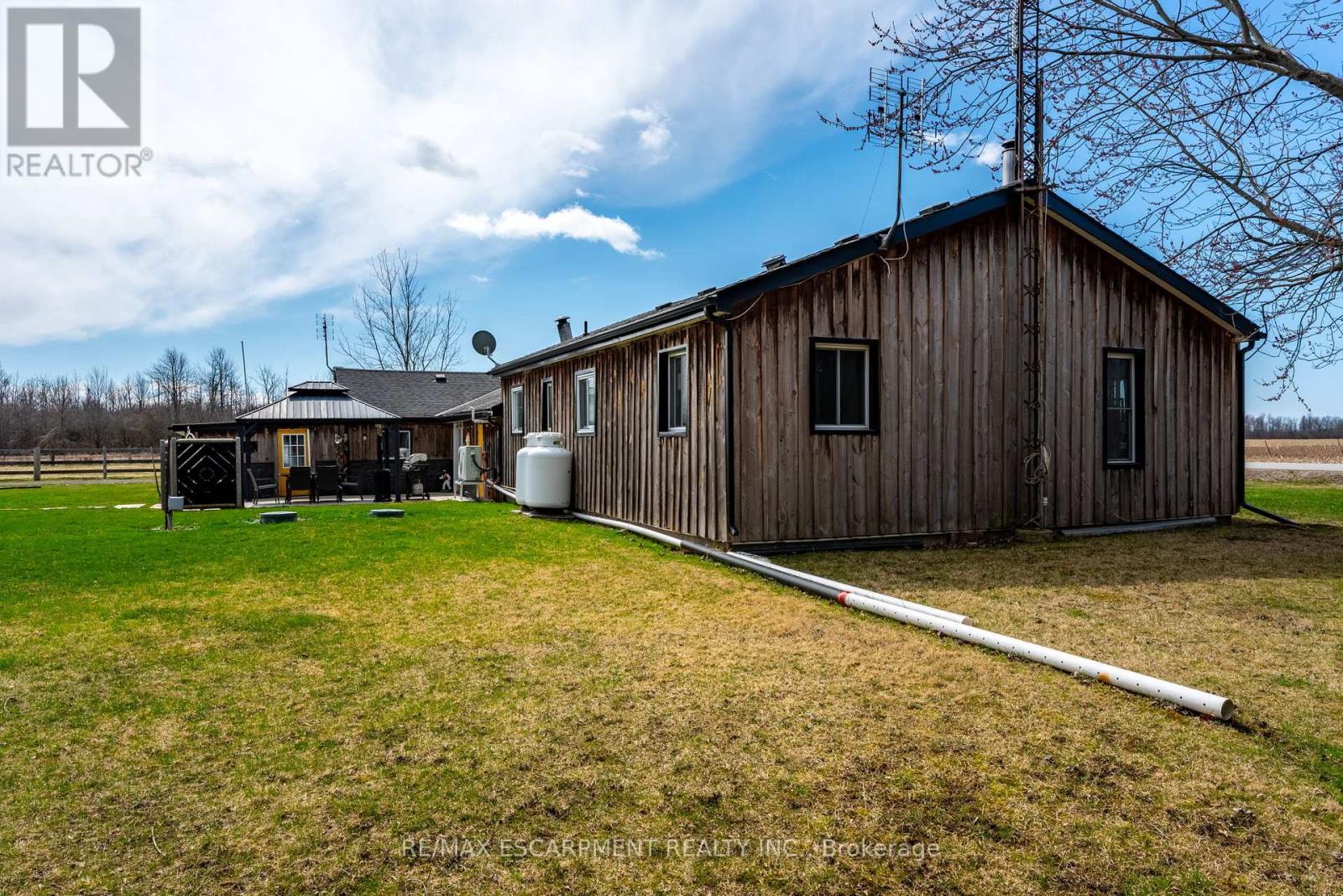 1716 Sunset Drive, Fort Erie, Ontario  L2A 5M4 - Photo 41 - X12076245
