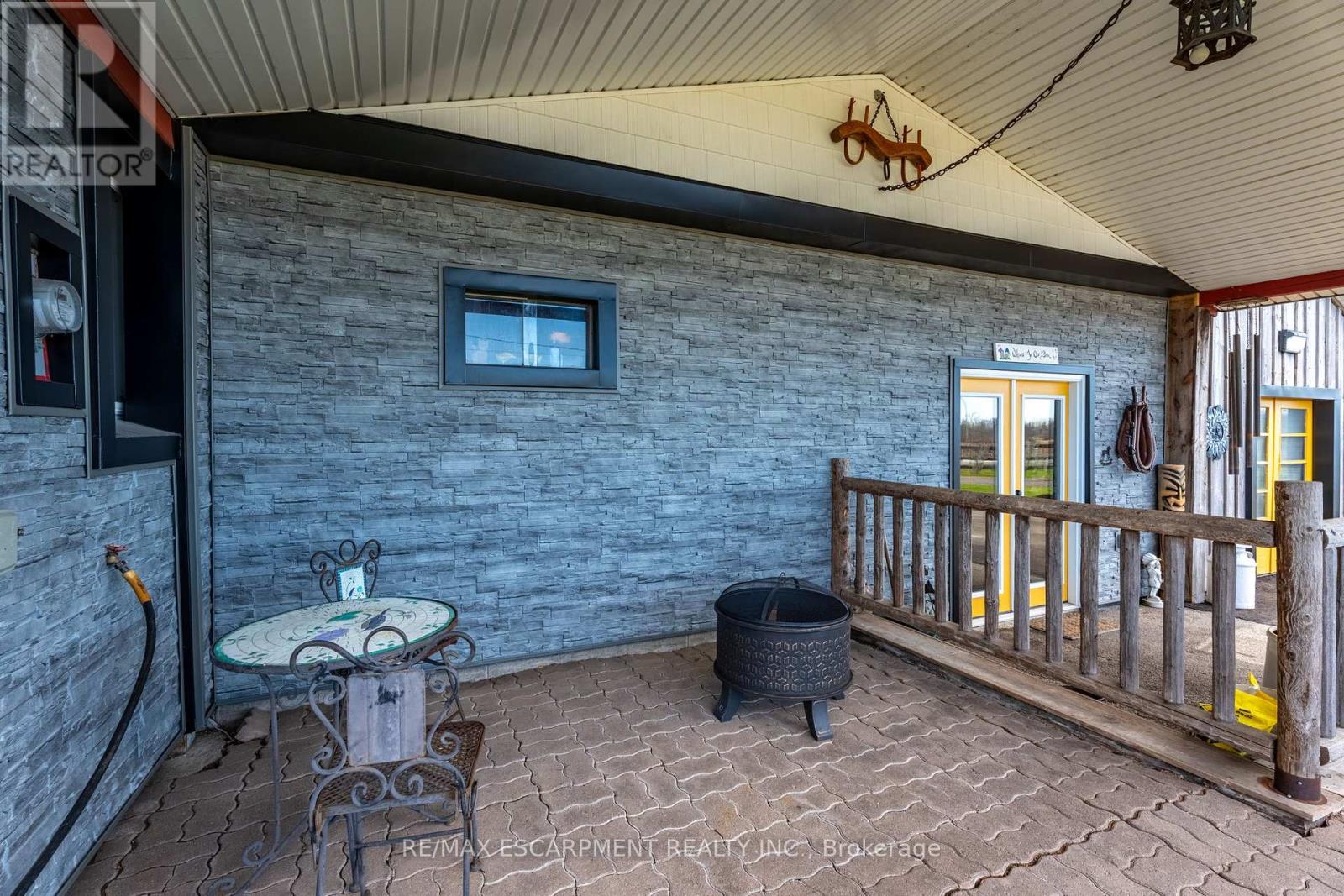 1716 Sunset Drive, Fort Erie, Ontario  L2A 5M4 - Photo 6 - X12076245