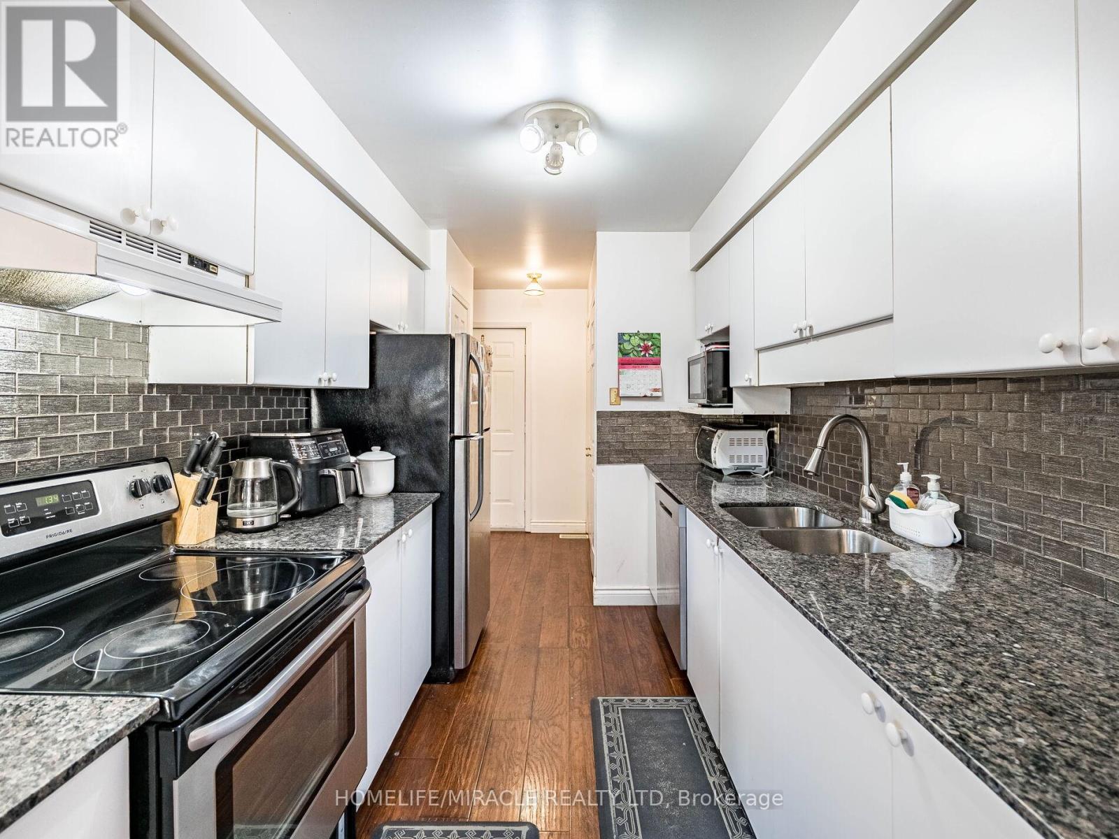 238 Candlewood Drive, Hamilton, Ontario  L8J 3P6 - Photo 14 - X12077224
