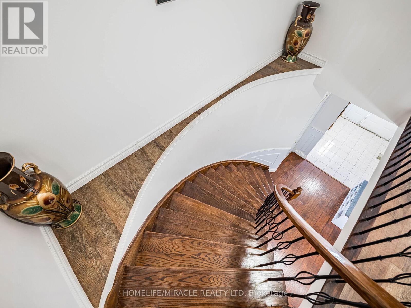 238 Candlewood Drive, Hamilton, Ontario  L8J 3P6 - Photo 20 - X12077224